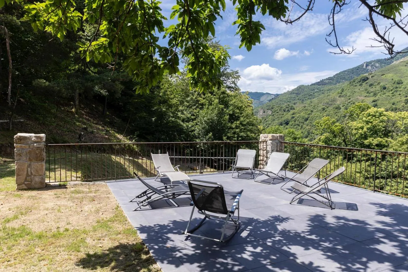 Villa Les Grisieres à Montpezat-sous-Bauzon Hébergement de vacances